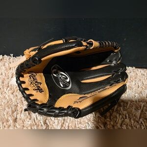 Rawlings Black and Tan Baseball Glove
